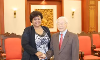 Tổng Bí thư Nguyễn Phú Trọng tiếp đồng chí Olga Lidia Tapia Iglesia. Ảnh TTXVN