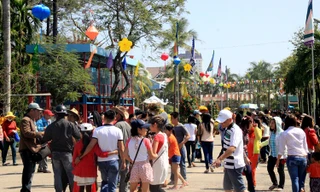 Đà Nẵng: Tấp nập dòng người du Xuân