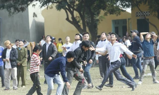 Độc đáo hội ném còn đầu xuân