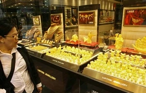 Vàng giảm giá liên tục