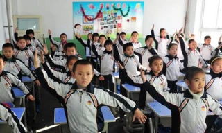 Học sinh học võ để chống sương mù