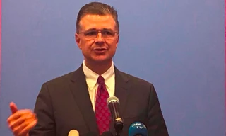 Đại sứ Mỹ Daniel Kritenbrink trong cuộc họp báo chiều 26/3 tại Hà Nội.