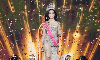 Mẹ Hoa hậu Huỳnh Thị Thanh Thủy: Giây phút nghe gọi tên con, tôi run lên rồi oà khóc