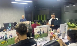 Văn phòng lắp máy chiếu, màn hình cho nhân viên xem World Cup