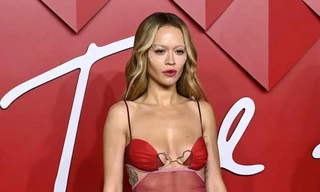 Trang phục của Rita Ora bị chê thô tục