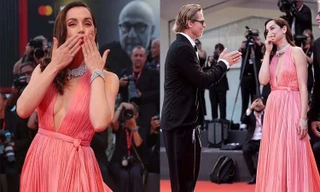 Bond Girl gốc Cuba mặc mốt không nội y, cười đùa với Brad Pitt trên thảm đỏ LHP Venice