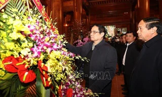 Thủ tướng Phạm Minh Chính dâng hương tưởng niệm Chủ tịch Hồ Chí Minh