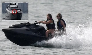 Vợ chồng Beckham nguy cơ ngồi tù vì cho con gái 11 tuổi lái mô tô nước?