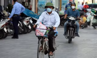Hà Nội ùn tắc toàn ô tô, xe máy, đường nào dành riêng cho xe đạp?