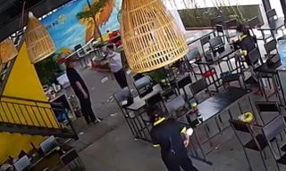 Bản tin 8H: Người ném tiền, la hét trong quán bún ở Đà Nẵng là cán bộ Sở TN&MT