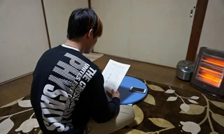 Người thanh niên 24 người Việt nói rằng anh đang cảm thấy mắc kẹt sau khi vay khoản tiền lớn để sang Nhật nhưng sau đó mới phát hiện mình phải dọn dẹp trong khu vực ô nhiễm phóng xạ. (Ảnh: Asia.nikkei.com) 