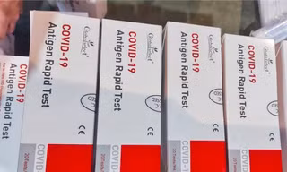 Tạm giữ lượng lớn kit test và thuốc điều trị COVID không rõ nguồn gốc 
