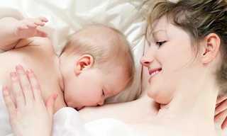 Tại sao bé trai, bé gái lại nhận dinh dưỡng khác nhau từ sữa mẹ?