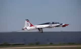 Máy bay huấn luyện siêu âm T-38 Talon thuộc biên chế Không lực Hoa Kỳ