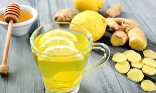 Tự chế nước súc miệng không hóa chất, thổi bay mùi hôi miệng khó chịu