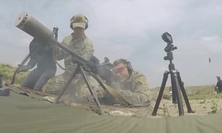 Nòng giảm thanh súng máy Nga nóng chảy sau 200 phát đạn