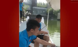 'Cười vỡ bụng' với màn câu cá của Quang Hải, Bùi Tiến Dũng, Đức Chinh