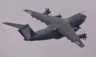 Siêu vận tải cơ A400M của Anh nhào lộn như tiêm kích