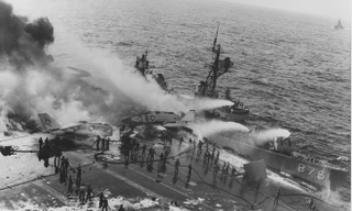 Tàu sân bay Enterprise như bãi chiến trường sau tai nạn