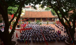 Học sinh Hà Nội khai giảng trong... sân đình