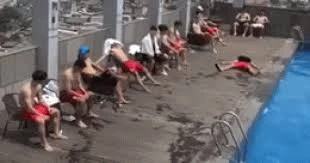 U23 Việt Nam nhảy nhót, thư giãn bên bể bơi cực hài hước