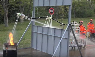 Cứu hỏa theo cách thần kỳ nhờ máy chữa cháy biết bay