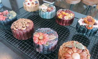 Bánh Trung thu điêu khắc gây sốt thị trường