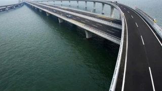 Cầu vượt biển dài 36 km của Trung Quốc nhìn từ trên cao