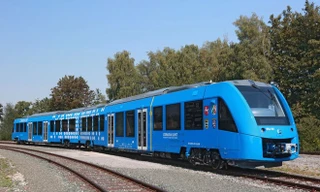 Tàu hỏa chạy bằng khí hydro, thải hơi nước đầu tiên trên thế giới