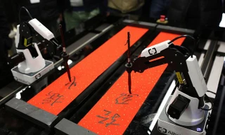 Robot viết thư pháp