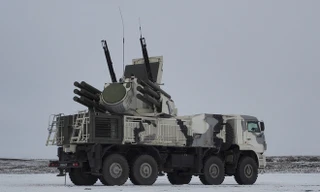 Tổ hợp pháo - tên lửa phòng không Pantsir-S1 tập bắn đạn thật 