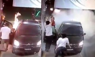 Ô tô bốc cháy khi dừng đổ xăng, tài xế bình tĩnh dập tắt đám cháy 