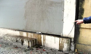 Hàng xóm của kẻ đánh lái xe taxi bị 'khủng bố' dầu luyn pha mắm tôm