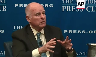 Thống đốc lương cao nhất nước Mỹ dùng 1 đôi giày trong 25 năm