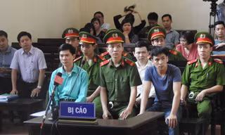 Xét xử sự cố chạy thận 9 người chết ở Hòa Bình: Phiên tòa 'kỳ lạ'