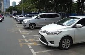 Bãi đỗ ôtô ở trung tâm Sài Gòn vắng khách trong ngày thu phí kiểu mới