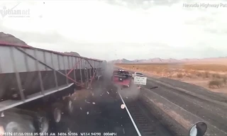 Tài xế ngủ gật gây tai nạn liên hoàn trên cao tốc