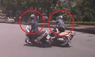 Đi song song để 'tám chuyện', 2 nữ 'ninja' tự đâm nhau 