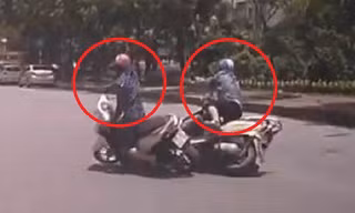 Đi song song để 'tám chuyện', 2 nữ 'ninja' tự đâm nhau 