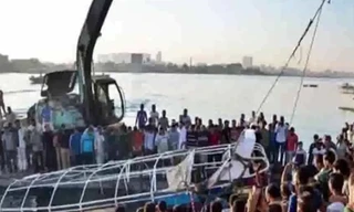 Tàu chở học sinh chìm trên sông Nile, 23 người thiệt mạng