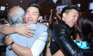 Giây phút gặp lại gia đình của anh em 'Hoàng tử xiếc'