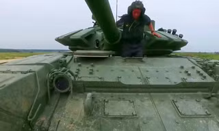 Sức mạnh 'bất khả chiến bại' của siêu xe tăng Nga Armata T-14