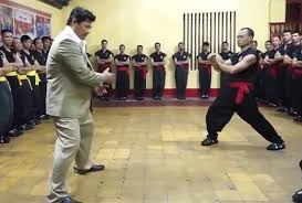 Công phu 'truyền điện' của Huỳnh Tuấn Kiệt là gì?