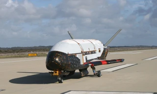 Tàu vũ trụ X-37B của Mỹ đang thực hiện những nhiệm vụ bí ẩn bên ngoài 