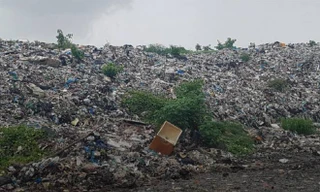 Bãi rác quá tải chất cao như núi tại Bạc Liêu