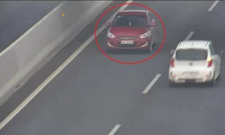 Ô tô chạy ngược chiều kiểu 'tự sát' trên cao tốc Hà Nội - Hải Phòng