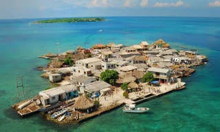 Khám phá cuộc sống trên hòn đảo đông đúc bậc nhất thế giới