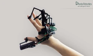 Găng tay thực tế ảo giúp người khiếm thị 'nhìn' hiện vật