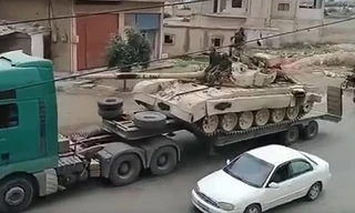 Bất chấp Mỹ đe dọa đáp trả, quân đội Syria ùn ùn kéo vũ khí tới Daraa