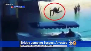 Nam thanh niên nhảy cầu để sống ảo, đáp trúng người trên thuyền